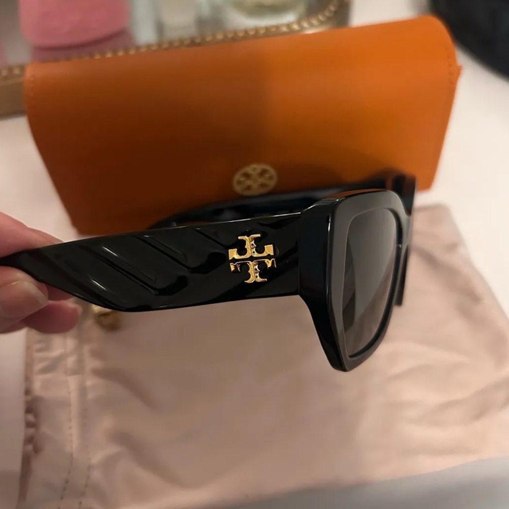 TORY BURCH Polarized Women's Black Squared Cat Eye Sunglasses - Picture 6 of 12